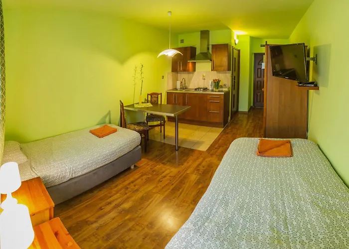 Flower بيت شباب كراكوفيا