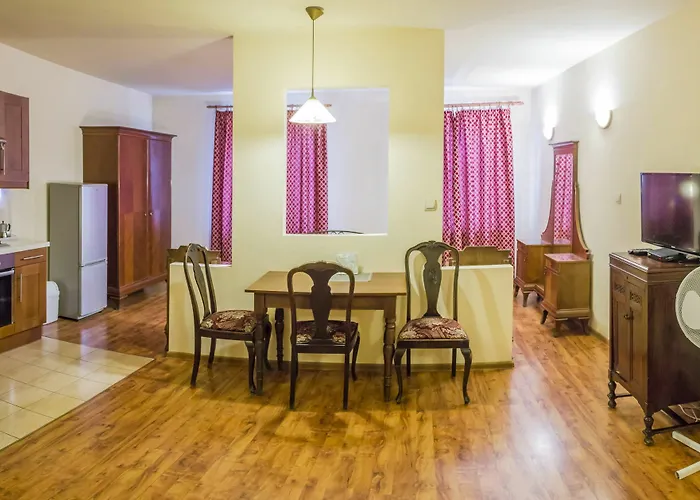 Flower بيت شباب كراكوفيا